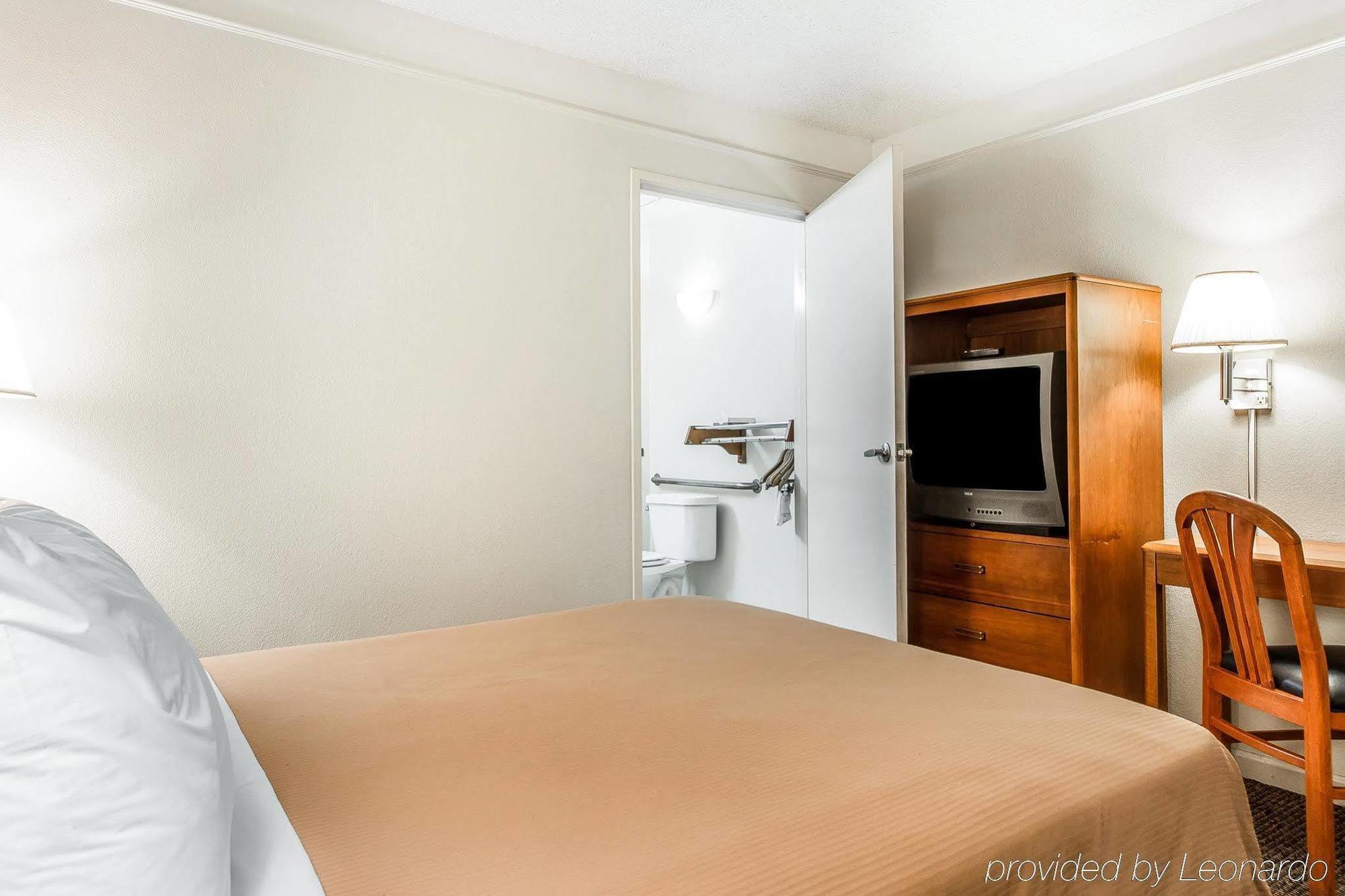 Quality Inn Стоктън Екстериор снимка
