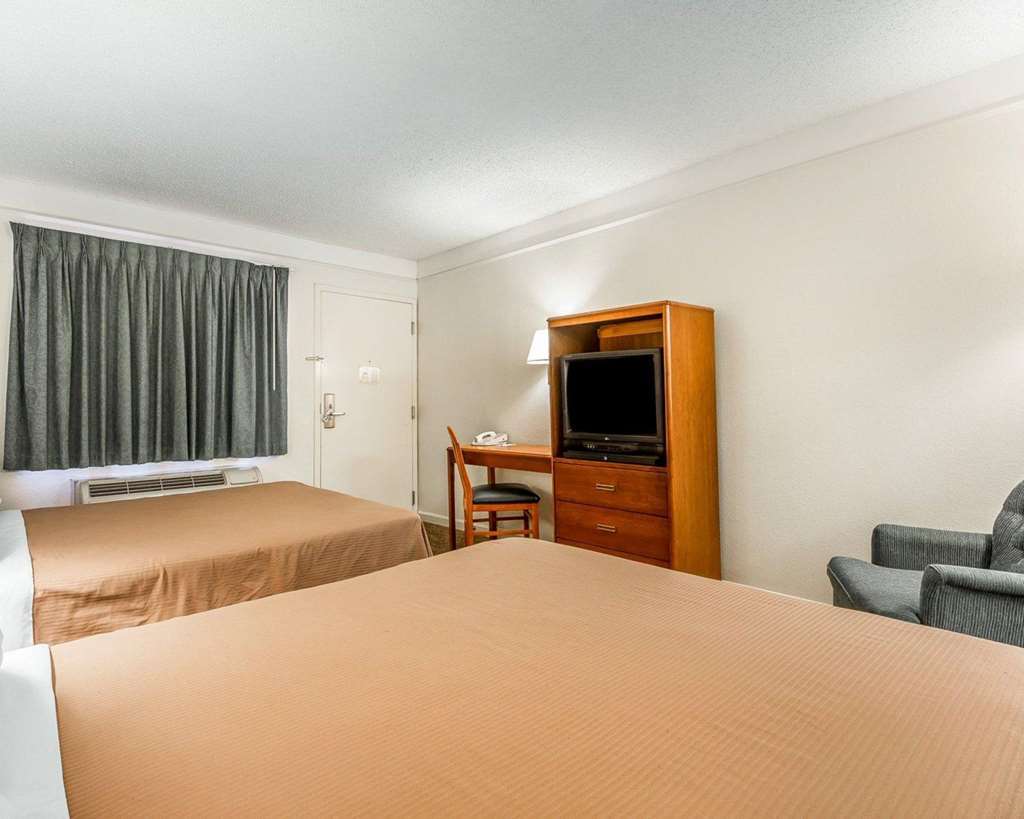 Quality Inn Стоктън Стая снимка