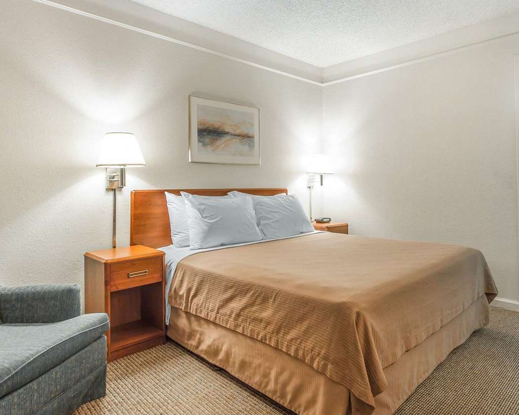 Quality Inn Стоктън Стая снимка